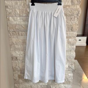 Calvin Klein classic white cotton long skirt with pockets. Size S New w/tags